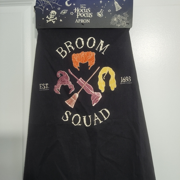 Disney Hocus Pocus Broom Squad Apron - Picture 1 of 2